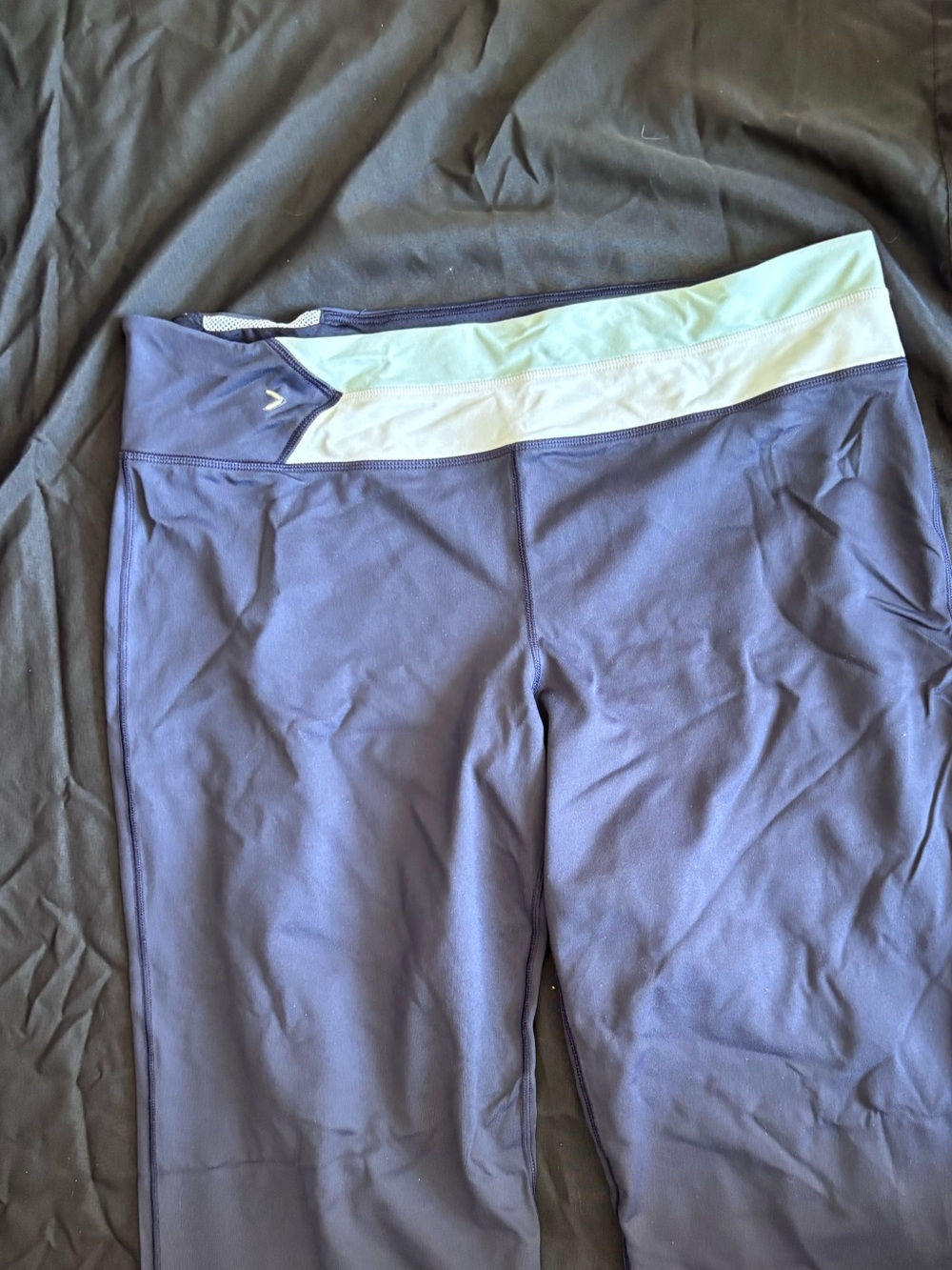 Victoria’s Secret VSX Sport Sleek Fit Navy Capri Leggings